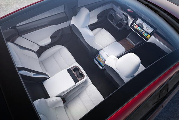 Tesla Model S I покоління: огляд оновленого електричного ліфтбека Фото 4
