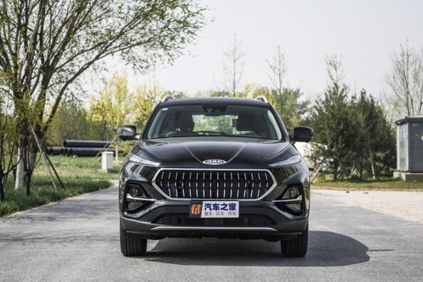Огляд компактного міського кросовера JAC S7