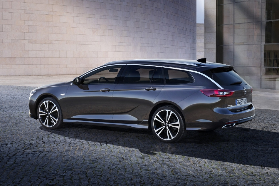 Opel Insignia Sports Tourer : огляд та характеристики оновленого універсала