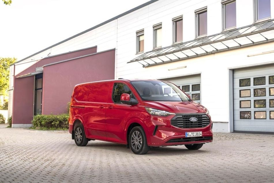 Ford Transit Custom II покоління: надійний помічник для бізнесу