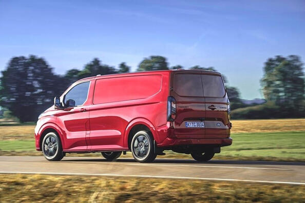Ford Transit Custom II покоління: надійний помічник для бізнесу Фото 3