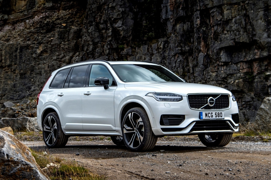 Volvo XC90: огляд оновленого позашляховика другого покоління