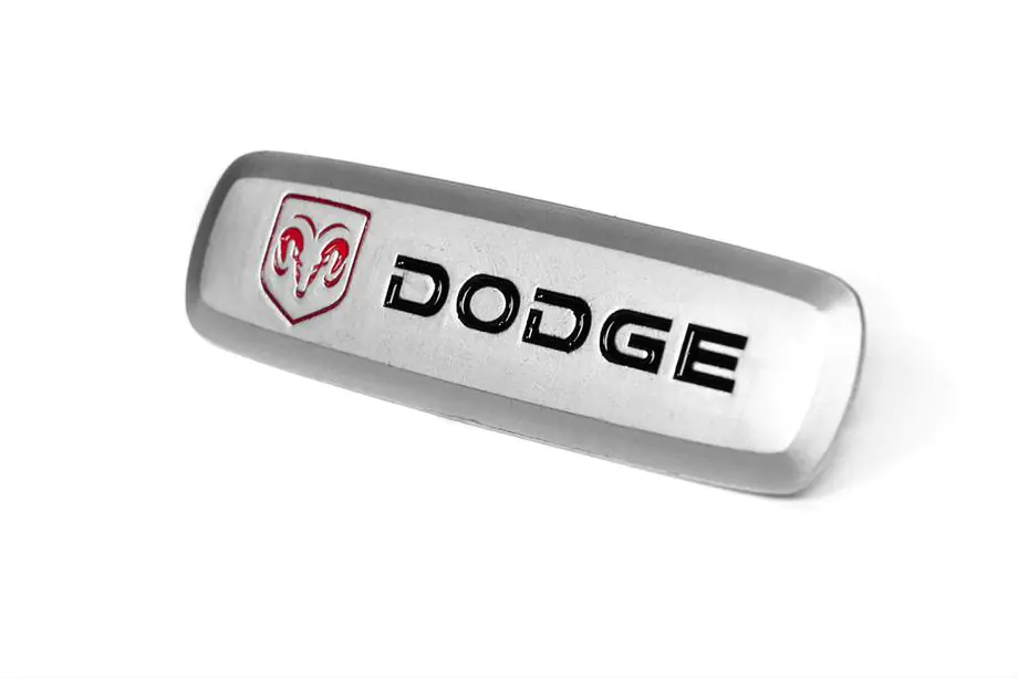 Dodge Шильдик алюмінієвий для килимків (1шт)