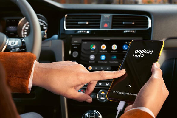 Сучасні способи підключення смартфона до авто