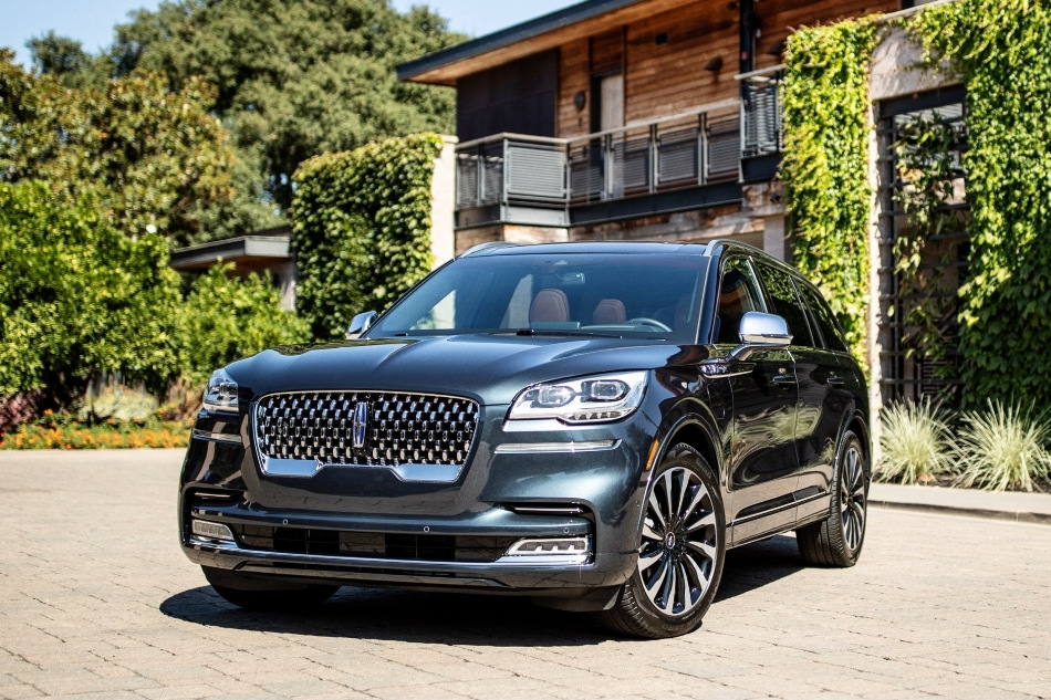 Lincoln Aviator: розкішний американський позашляховик