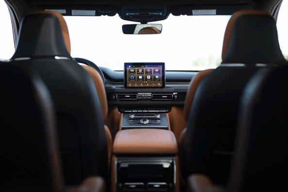 Lincoln Aviator: розкішний американський позашляховик Фото 6
