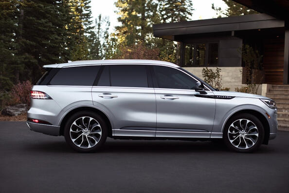 Lincoln Aviator: розкішний американський позашляховик Фото 3