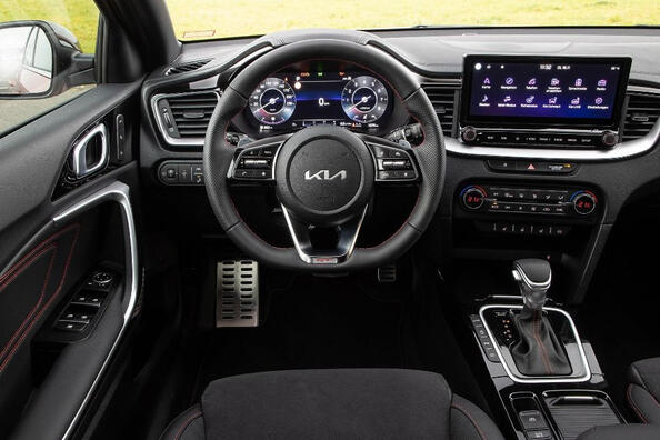 Огляд оновленого “зарядженого” універсала KIA ProCeed GT Фото 5