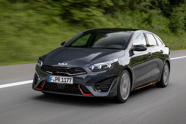 Огляд оновленого “зарядженого” універсала KIA ProCeed GT Фото 1