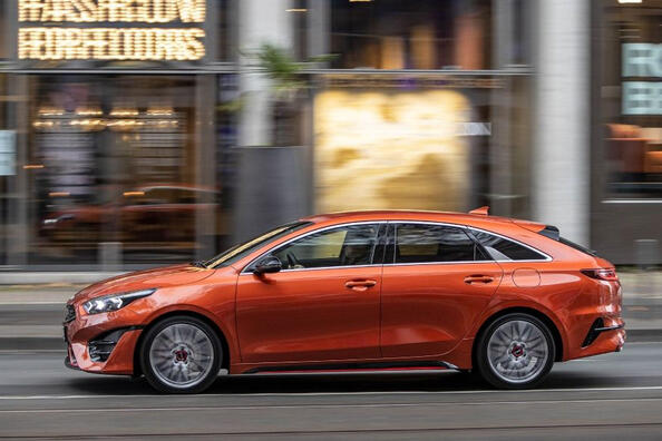 Огляд оновленого “зарядженого” універсала KIA ProCeed GT Фото 4