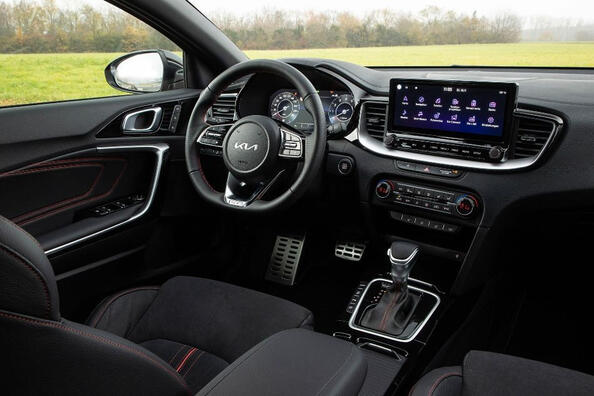 Огляд оновленого “зарядженого” універсала KIA ProCeed GT Фото 6