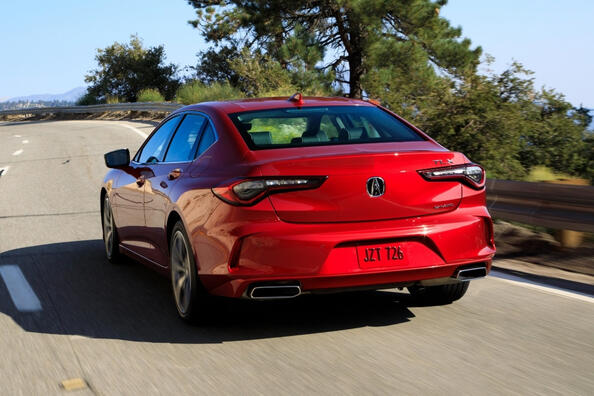 Acura TLX II покоління: седан з преміальним статусом Фото 3