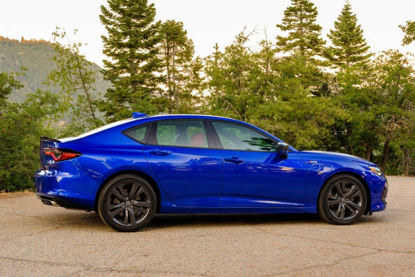Acura TLX II покоління: седан з преміальним статусом Фото 4
