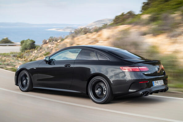 Mercedes-Benz E-Class Coupe (C238): огляд висококласного німецького купе Фото 4
