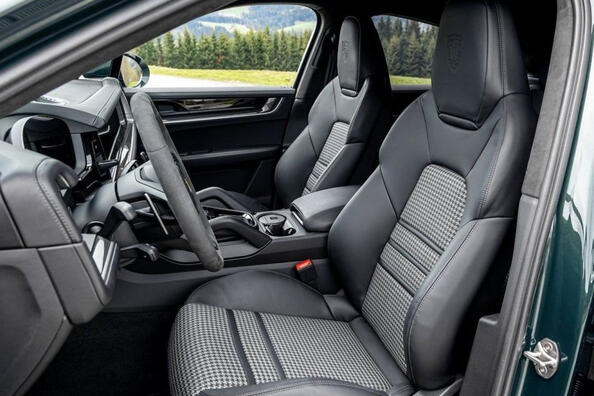Porsche Cayenne Coupe: розкішний кросовер з оновленим виглядом Фото 6