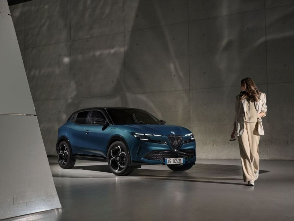 Огляд кросовера Alfa Romeo Junior 2024