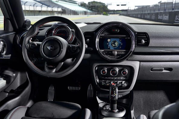 Огляд високопродуктивного універсала MINI John Cooper Works Clubman Фото 5