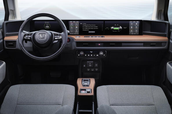 Хетчбек Honda e: огляд компактного високотехнологічного електромобіля Фото 6