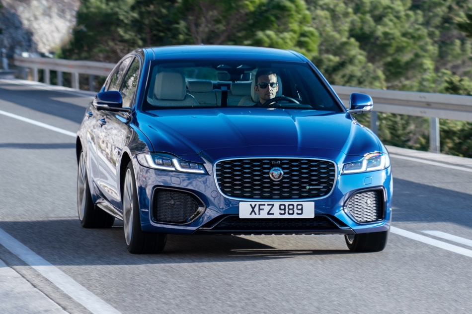 Преміальний седан Jaguar XF: розкіш в деталях