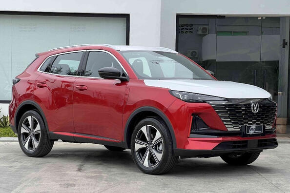 Changan CS55 PLUS II покоління: стильний кросовер із просторим салоном Фото 2