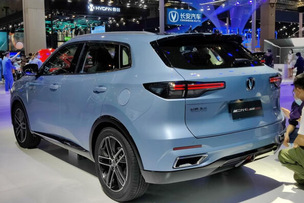 Changan CS55 PLUS II покоління: стильний кросовер із просторим салоном Фото 4