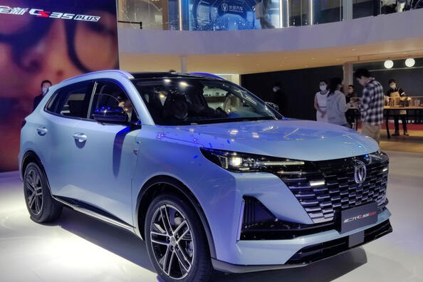 Changan CS55 PLUS II покоління: стильний кросовер із просторим салоном Фото 1