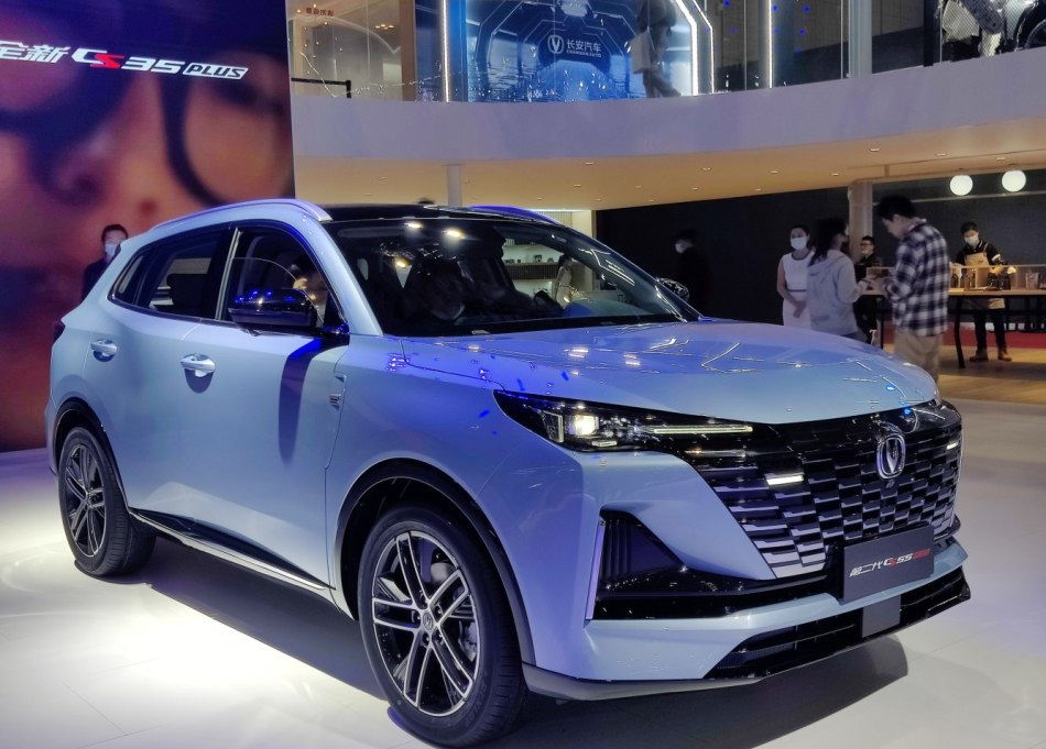 Changan CS55 PLUS II покоління: стильний кросовер із просторим салоном
