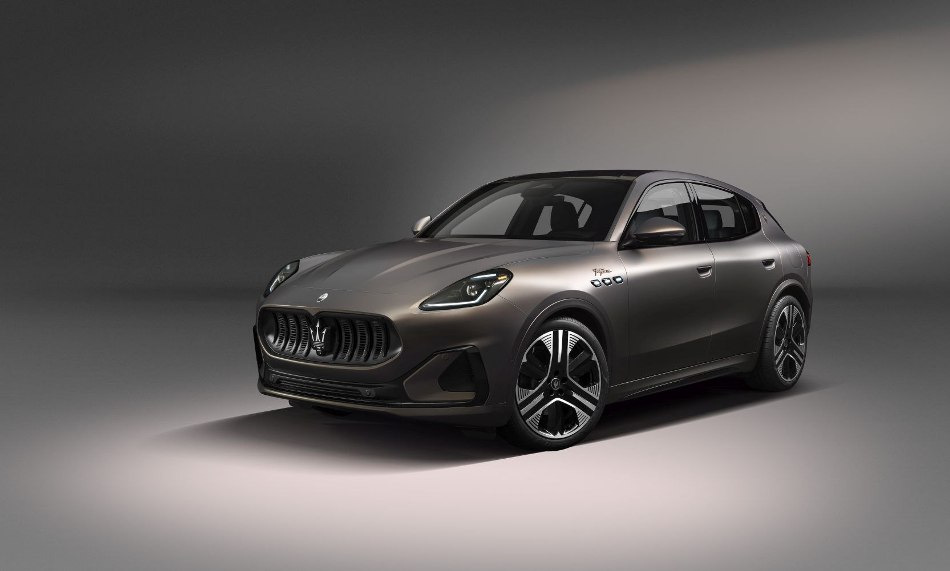 Огляд електричної версії високопродуктивного кросовера Maserati Grecale Folgore