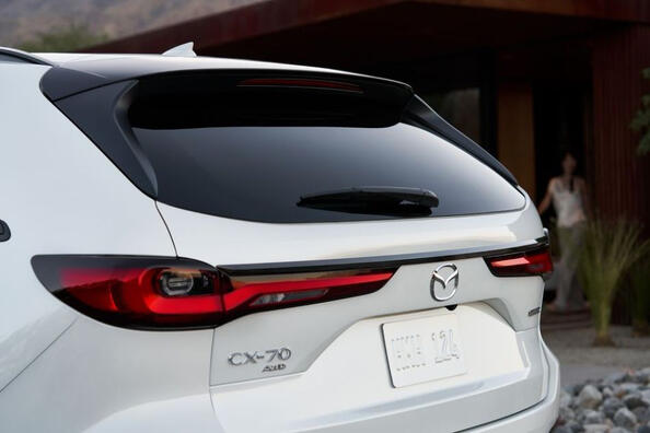 Огляд Mazda CX-70: преміальна якість і бездоганний салон Фото 4