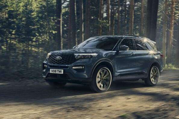 Ford Explorer Hybrid: економічний компроміс у світі великих кросоверів Фото 3