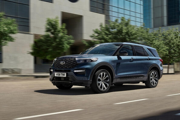Ford Explorer Hybrid: економічний компроміс у світі великих кросоверів Фото 4