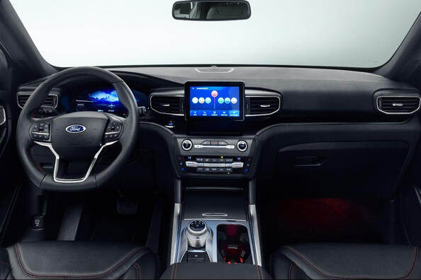 Ford Explorer Hybrid: економічний компроміс у світі великих кросоверів Фото 5