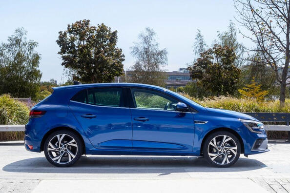 Renault Megane Hatchback: французький шарм з новими технологіями Фото 3