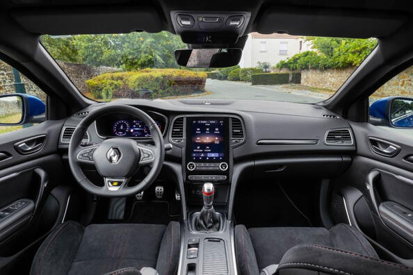Renault Megane Hatchback: французький шарм з новими технологіями Фото 5