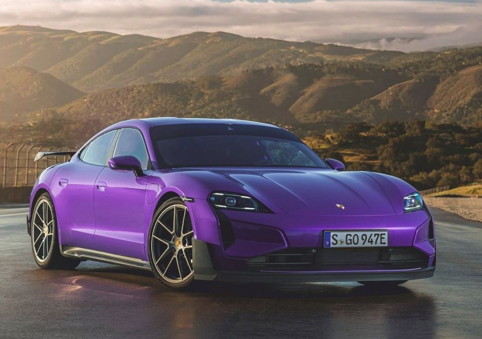 Оновлений Porsche Taycan 2024: швидкий, далекобійний та ще більш досконалий