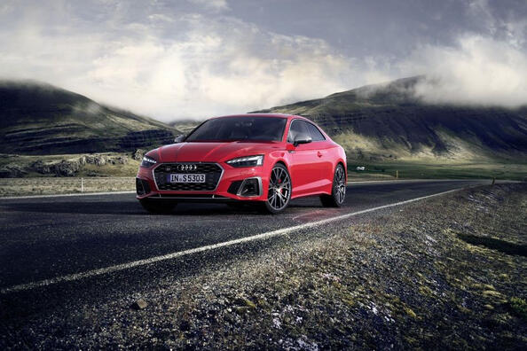 Огляд високопродуктивного купе Audi S5 Coupe