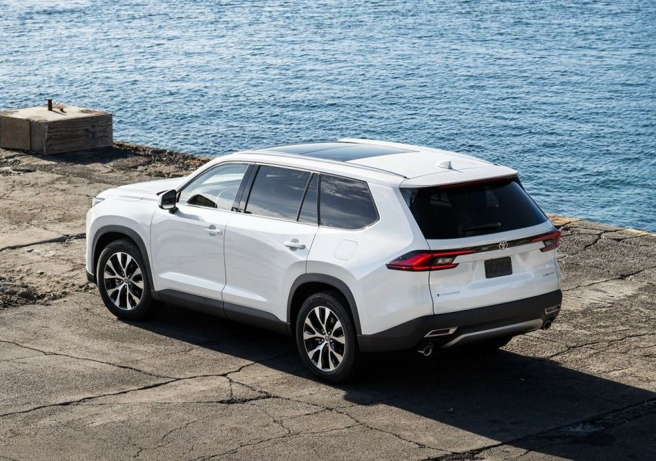 Огляд великорозмірного кросовера Toyota Grand Highlander