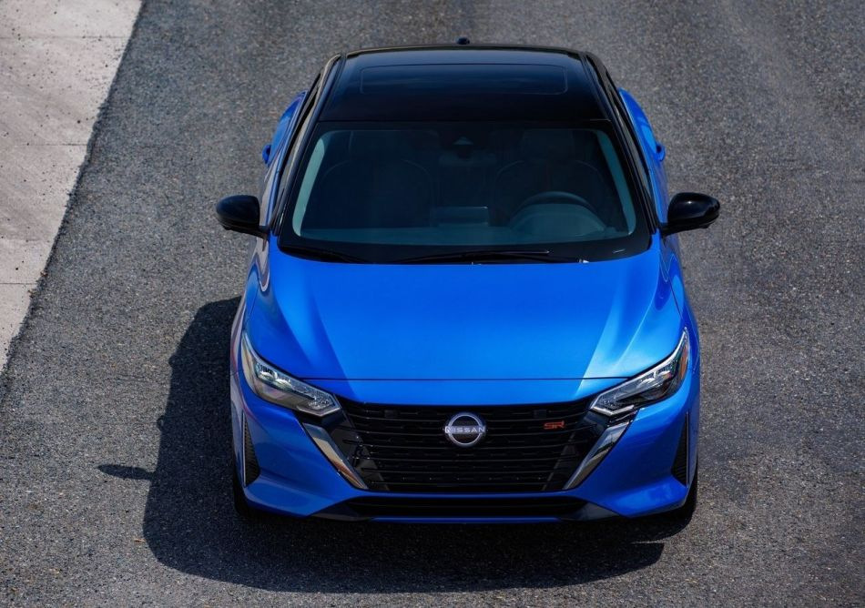Nissan Sentra 2023: седан середнього класу з оновленим виглядом