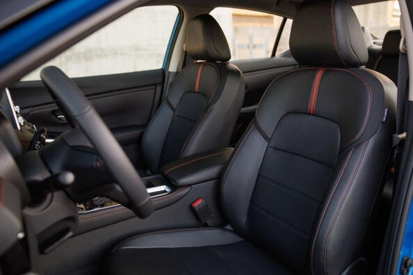 Nissan Sentra 2023: седан середнього класу з оновленим виглядом Фото 6