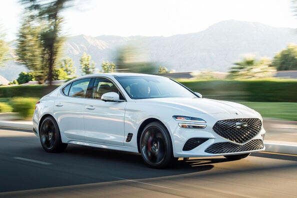 Genesis G70: оновлений середньорозмірний преміальний седан Фото 3