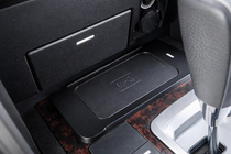 Toyota Land Cruiser 200 2007-2021 рр. Комплект бездротової зарядки телефону (2007-2015) фото 1