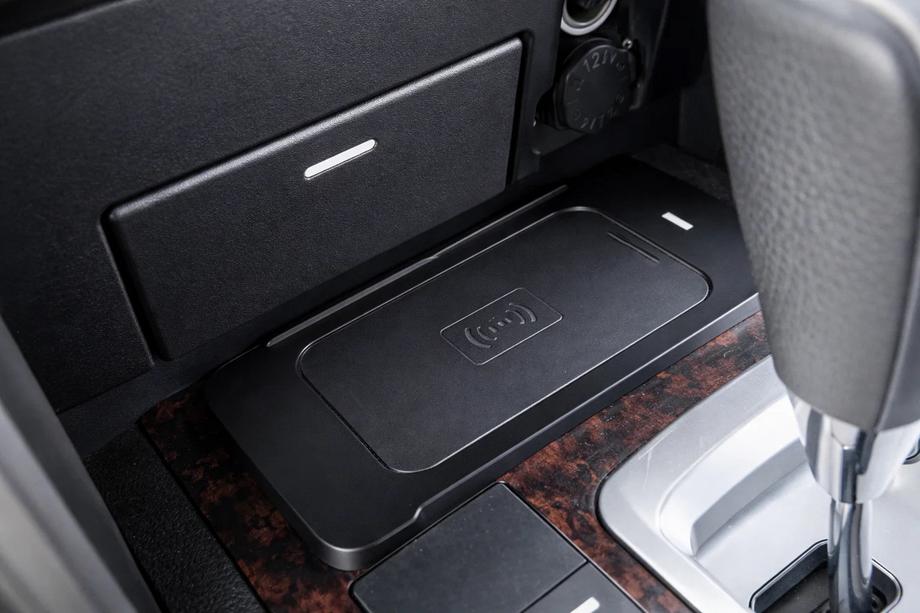 Toyota Land Cruiser 200 2007-2021 рр. Комплект бездротової зарядки телефону (2007-2015) Image