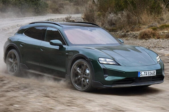 Porsche Taycan Cross Turismo 2024: оновлений електричний універсал Фото 3