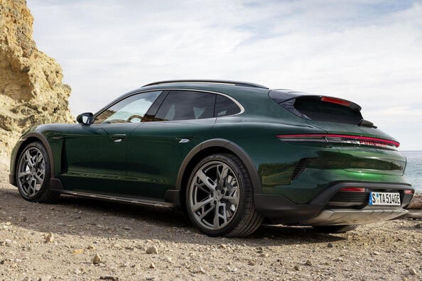 Porsche Taycan Cross Turismo 2024: оновлений електричний універсал Фото 4