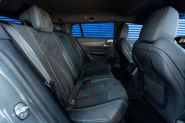 Огляд 360-сильного гібридного універсала Peugeot 508 SW PSE Фото 6