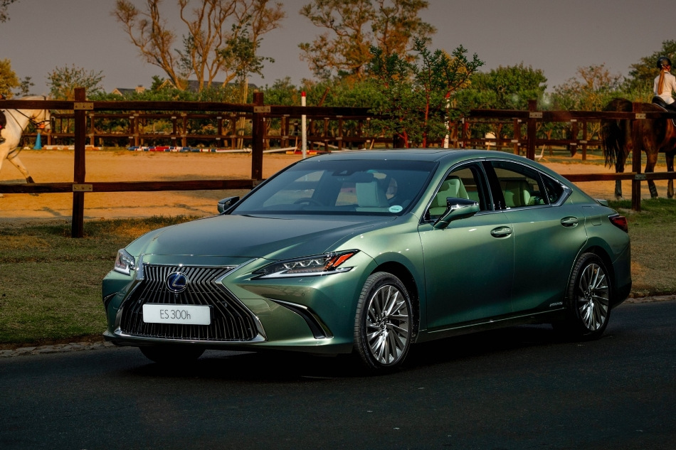 Lexus ES Hybrid: розкіш і тиша на електротязі