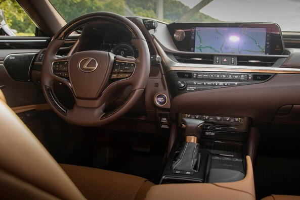 Lexus ES Hybrid: розкіш і тиша на електротязі Фото 5