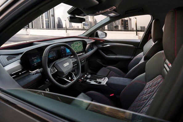 Огляд нового електричного кросовера Audi SQ6 e-tron 2024 Фото 6