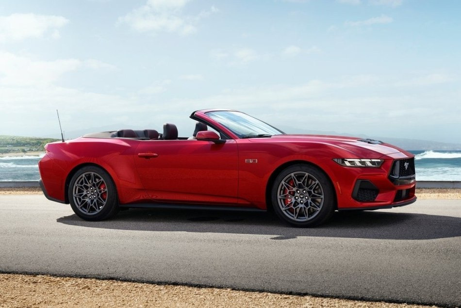 Огляд Ford Mustang Convertible 2023 року