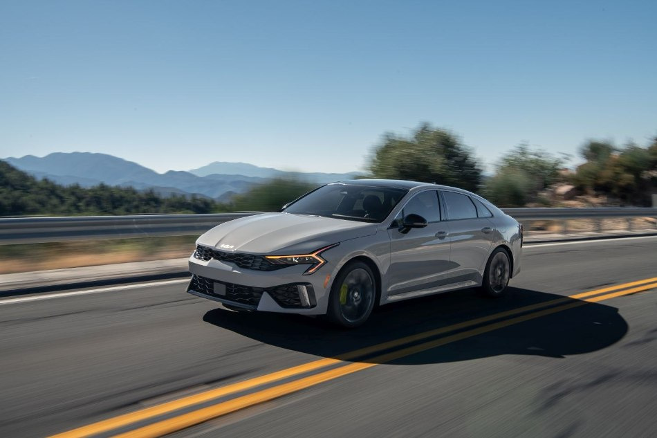 Огляд Kia K5 2023: оновлений седан бізнес-класу